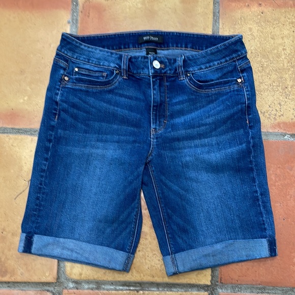 White House / Black Market Walking Short - Picture 4 of 8